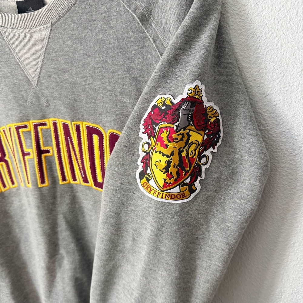 Warner Bros. Gray Crewneck Sweatshirt with Gold & Red Gryffindor Logo - Picture 4 of 8
